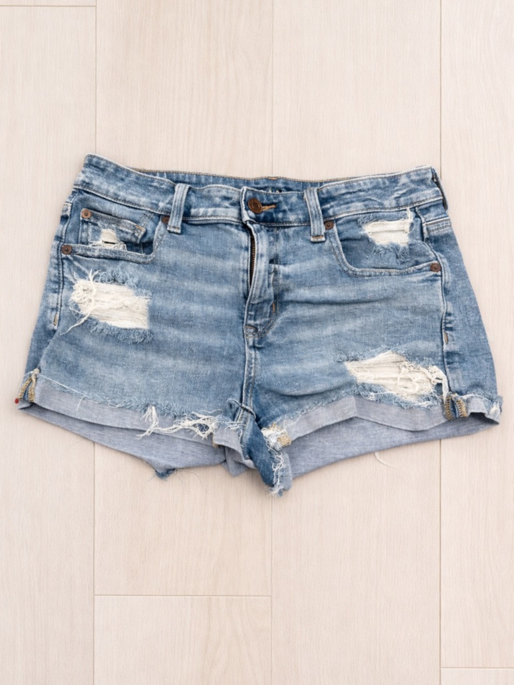 American Eagle Distressed Light Wash Denim Shorts Rolled Hem Casual Cutoffs